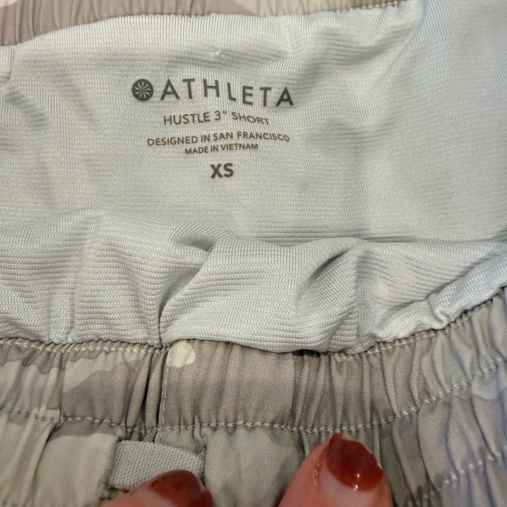 Athleta Hustle 3” Running Athletic Shorts Camo size XS - Picture 4 of 4